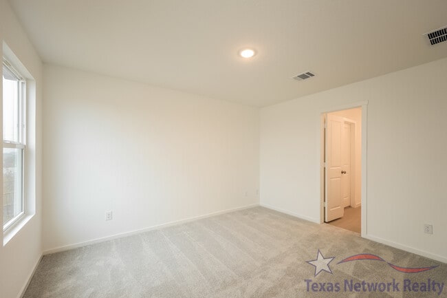 8523 Logan Sapphire in San Antonio, TX - Foto de edificio - Building Photo