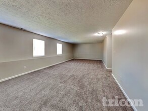 4020 Waterfield Dr in Indianapolis, IN - Foto de edificio - Building Photo