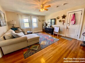 4907 Washington St, Unit 3R in Boston, MA - Foto de edificio - Building Photo