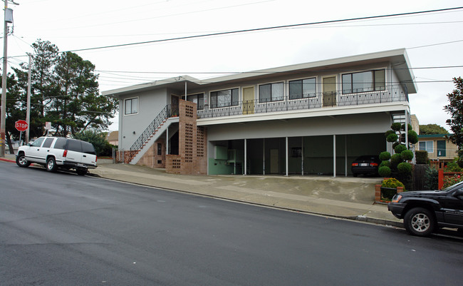 222 Magnolia Ave in South San Francisco, CA - Foto de edificio - Building Photo