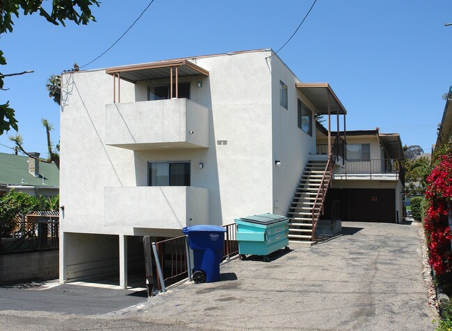 1130 E Santa Clara St in Ventura, CA - Foto de edificio - Building Photo