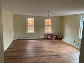 156 Oxford St N, Unit 2 in Auburn, MA - Building Photo - Building Photo