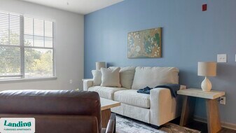 900 E Six Forks Rd in Raleigh, NC - Building Photo