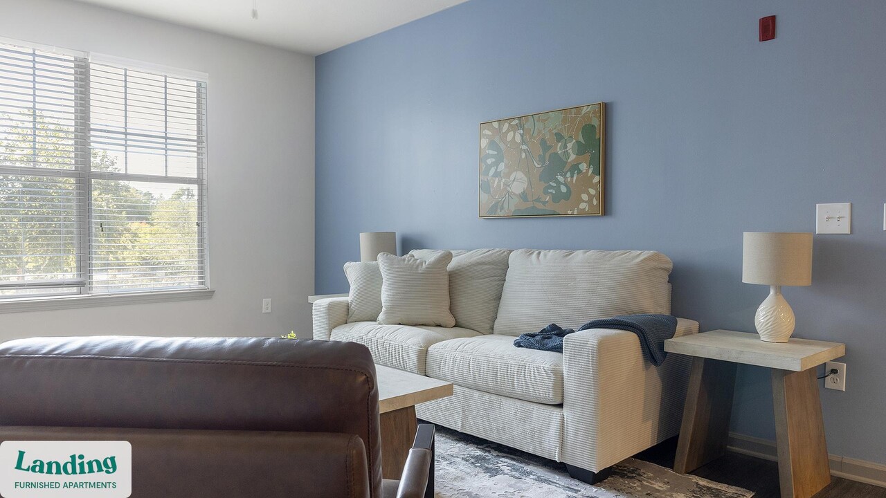 900 E Six Forks Rd in Raleigh, NC - Building Photo