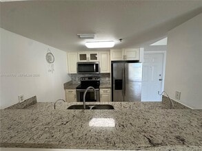 814 NW 36th Ave in Miami, FL - Building Photo - Building Photo