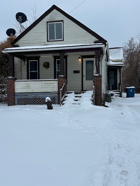 property at 703 W 18th St