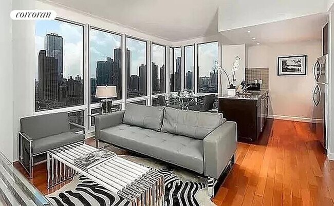 306 W 48th St in New York, NY - Building Photo - Building Photo