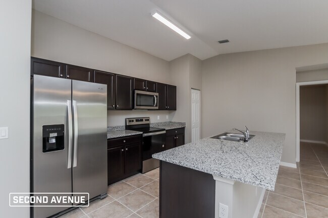 785 Geoffrey Ave SW in Palm Bay, FL - Building Photo - Building Photo