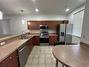 17339 NW 7th Ave, Unit 106 in Miami Gardens, FL - Foto de edificio - Building Photo