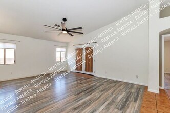 4976 W Rosebay Dr in Tucson, AZ - Foto de edificio - Building Photo