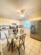 406 Longshadow Rd in Laredo, TX - Foto de edificio - Building Photo