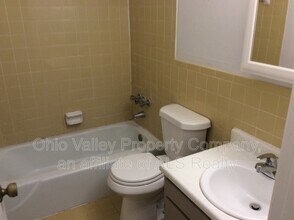 3330 Breckenridge Ln in Louisville, KY - Building Photo - Building Photo
