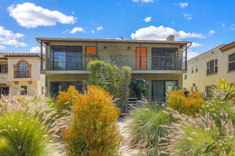 1166 Cochran Ave in Los Angeles, CA - Building Photo