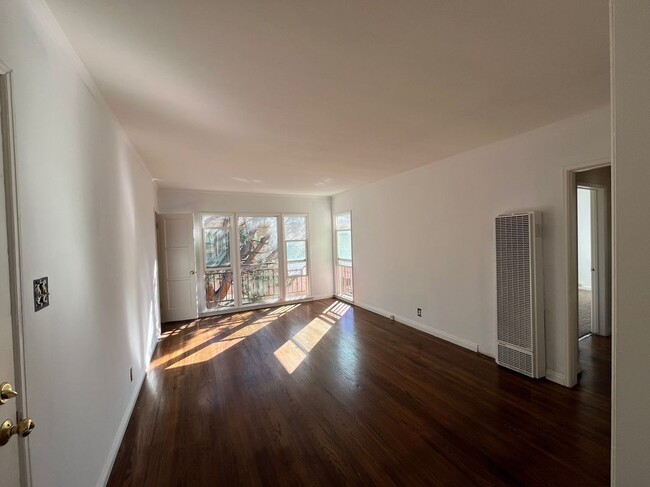 property at 131 1/2 N Kenwood St