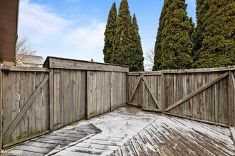 8439 Hickory Dr in Sterling Heights, MI - Building Photo - Building Photo