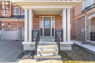 32 Richard Boyd Dr. in East Gwillimbury, ON - Building Photo - Building Photo
