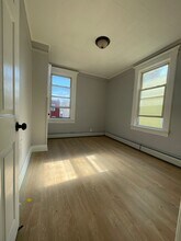 42 Dwight St, Unit 1 in Jersey City, NJ - Building Photo - Building Photo