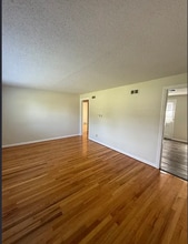 57 Mercury Ct in West Springfield, MA - Building Photo - Building Photo
