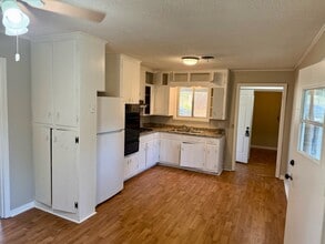 930 Bickerstaff St in Tupelo, MS - Building Photo - Building Photo