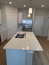 547 Avisa Dr in Kemah, TX - Building Photo - Building Photo