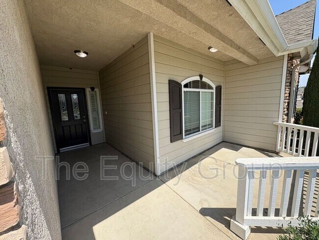 6226 W Oak Ave in Visalia, CA - Building Photo - Building Photo