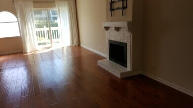 2677 Centinela Ave, Unit XXX in Santa Monica, CA - Foto de edificio - Building Photo