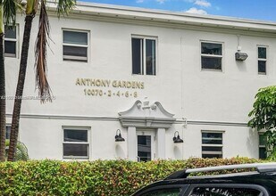 10070 E Bay Harbor Dr in Bay Harbor Islands, FL - Building Photo - Building Photo