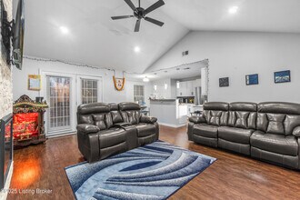 175 Hannah Way in Shepherdsville, KY - Building Photo - Building Photo