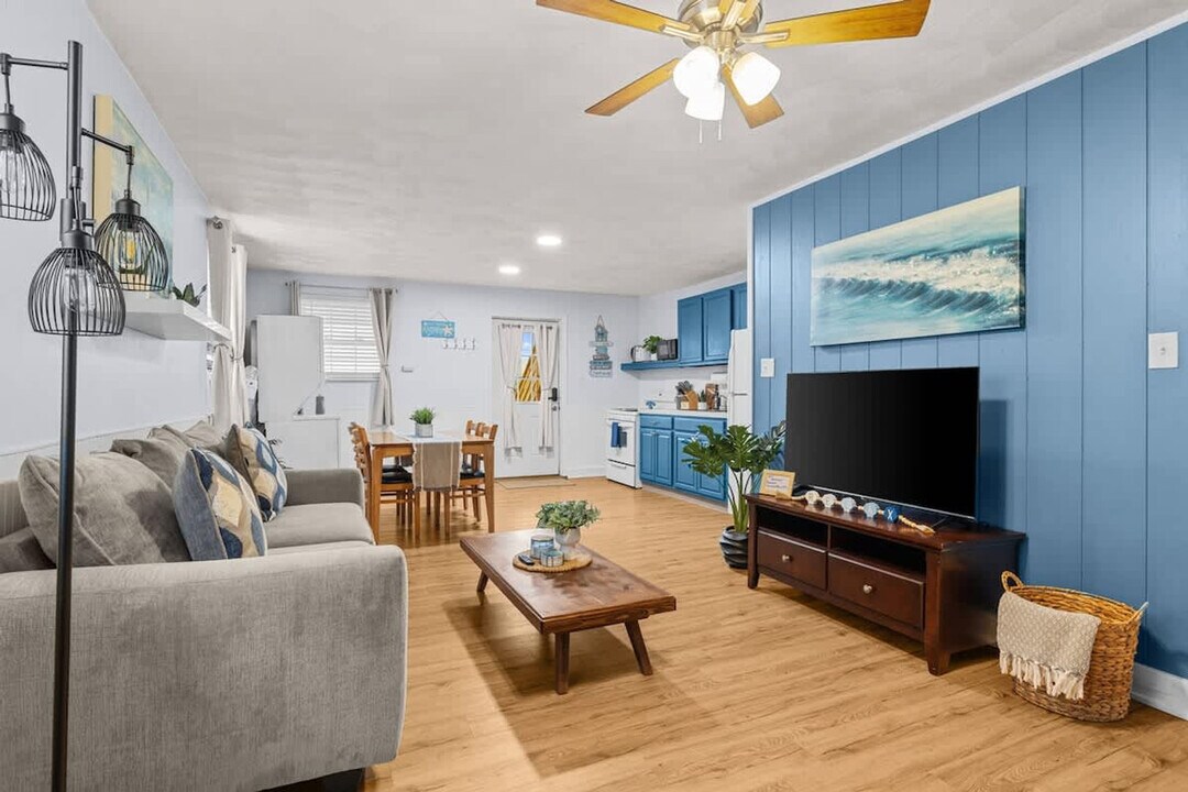1427 W Ocean View Ave in Norfolk, VA - Building Photo