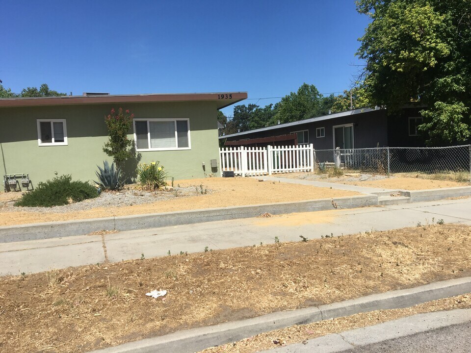 1935 Pine St, Unit A in Paso Robles, CA - Building Photo