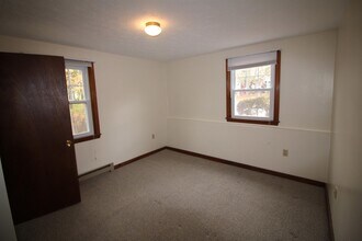 84 Franklin St, Unit 3 in Derry, NH - Building Photo - Building Photo