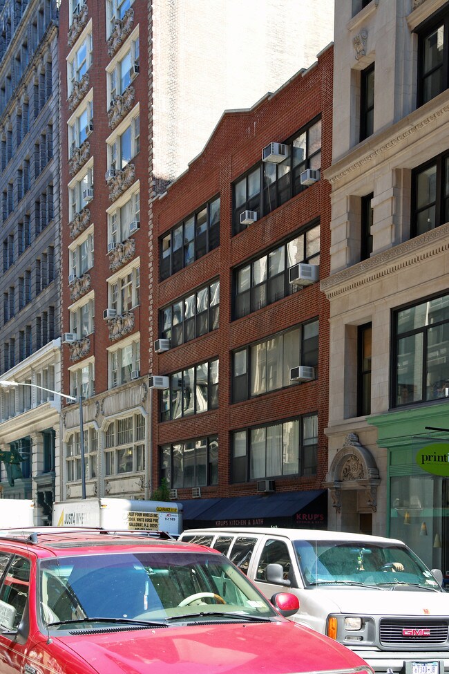 11-13 W 18th St