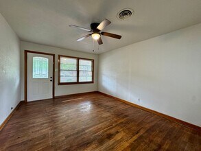 2506 S 26th St in Waco, TX - Foto de edificio - Building Photo