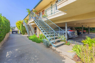 Mound Apartments in South Pasadena, CA - Foto de edificio - Building Photo