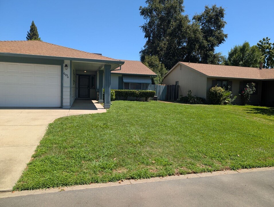 6954 Marvin Trail in Redding, CA - Building Photo