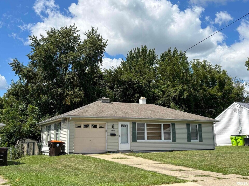 4309 N Independence Ave in Peoria, IL - Building Photo
