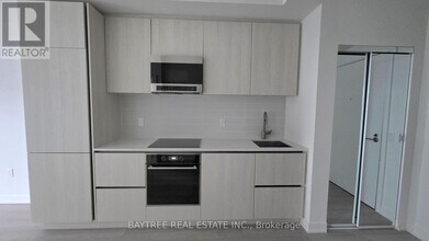 120 Broadway Ave in Toronto, ON - Building Photo - Building Photo