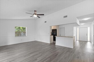 23089 SW 55th Ave in Boca Raton, FL - Foto de edificio - Building Photo