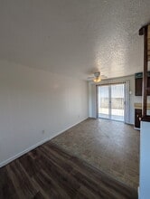 2953 W Lorraine Ave in Roseburg, OR - Building Photo - Building Photo