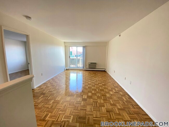 185 Freeman St in Brookline, MA - Building Photo - Building Photo