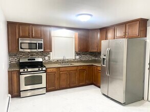 317 Alexander Ave, Unit 2 in Bridgeport, CT - Foto de edificio - Building Photo