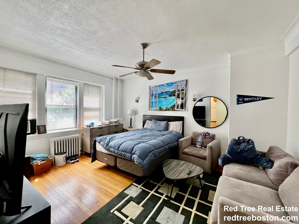 141 Englewood Ave in Boston, MA - Foto de edificio