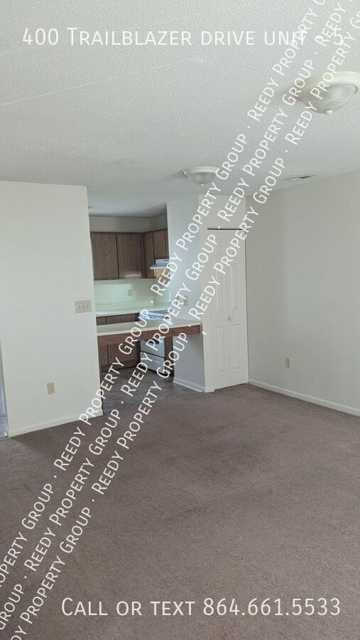 400 Trailblazer Dr in Travelers Rest, SC - Building Photo - Building Photo