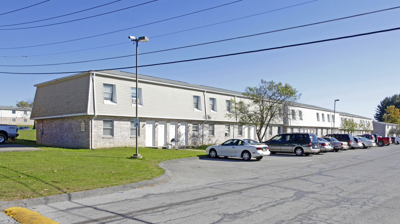 Slippery Rock Apartments in Slippery Rock, PA - Building Photo