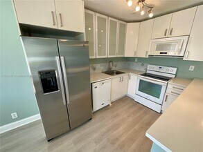 2716 NE 30th Pl in Fort Lauderdale, FL - Building Photo - Building Photo