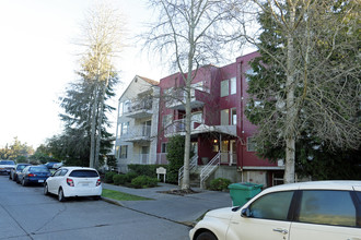 Carolyn Court in Seattle, WA - Foto de edificio - Building Photo