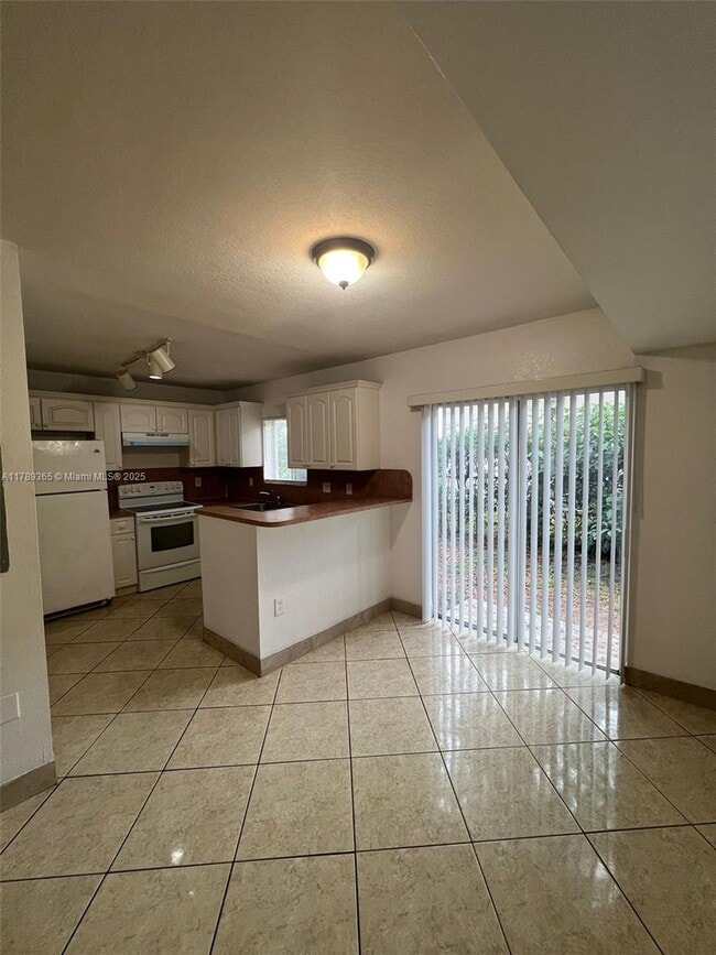 1241 SE 29th St in Homestead, FL - Building Photo - Building Photo