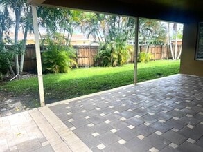 8831 NW 10th St in Pembroke Pines, FL - Building Photo - Building Photo