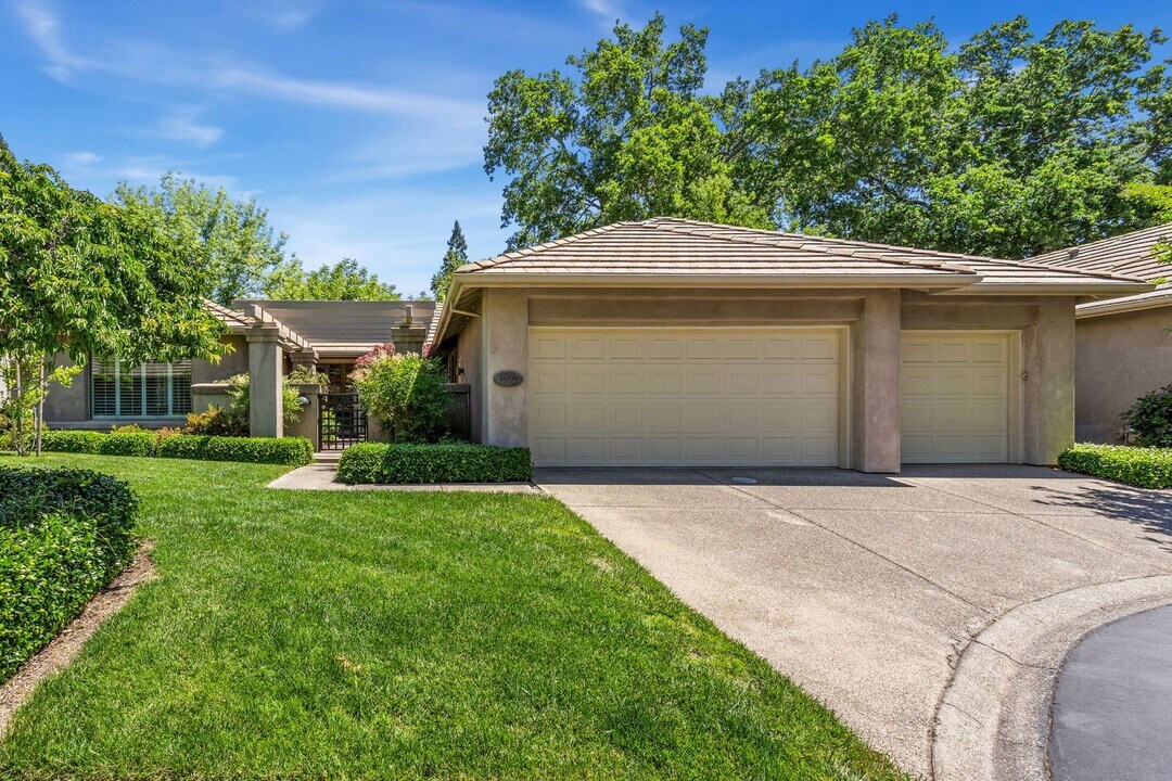 11270 Crocker Grove Ln in Gold River, CA - Foto de edificio