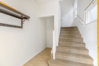 4745 18th Ave NE in Seattle, WA - Building Photo - Building Photo